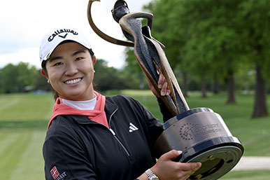 Rose Zhang holding trophy